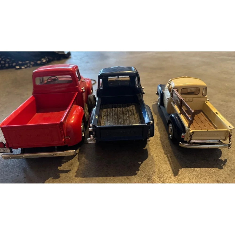 Vintage Diecast Truck Ertl Lot 1953 Ford F100 1953 Chevy 3100 1950 Chevy 1:24